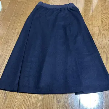 플레어 스커트 네이비 무릎 기장