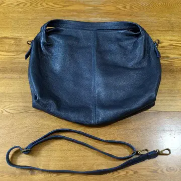 펠레테리아 베네타 네이비 가죽 숄더백 새상품급