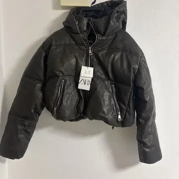 ZARA 후드 부착 가죽풍 점퍼