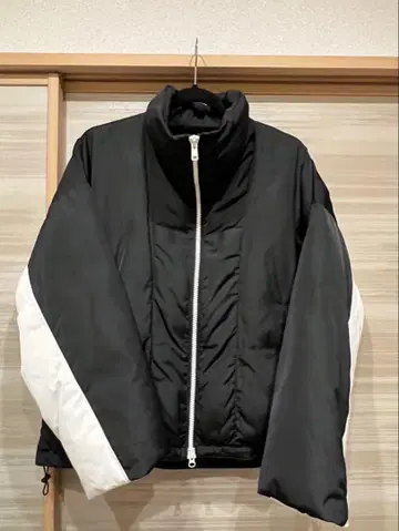 MOUSSY STUDIOWEAR 다운 자켓 블랙/화이트 F