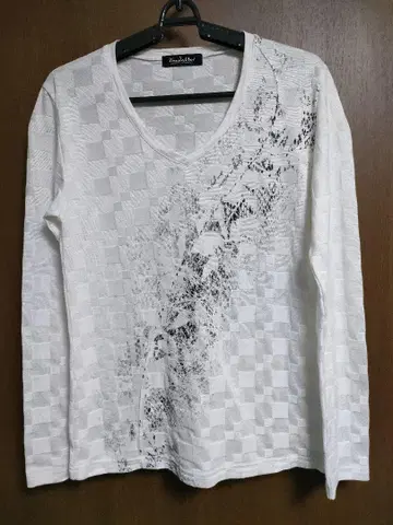 토네이도 마트 V넥 긴팔 티셔츠 y2k