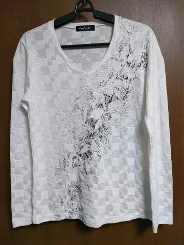 토네이도 마트 V넥 긴팔 티셔츠 y2k