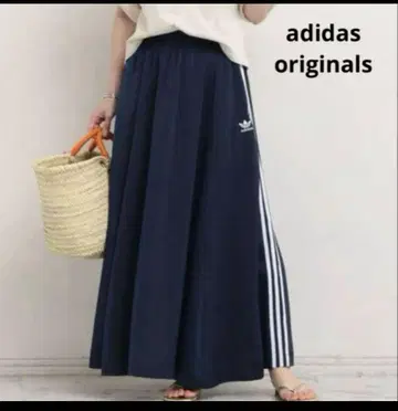 adidas 네이비 플레어 스커트