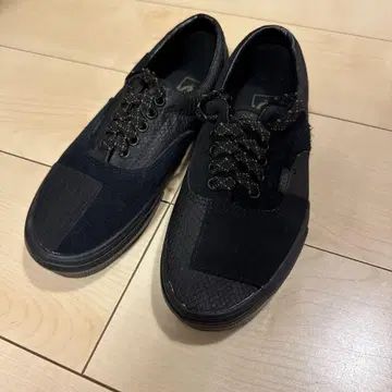 VANS 블랙 스웨이드 스니커즈