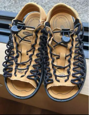 KEEN 샌들 UNEEK II OT 23.5