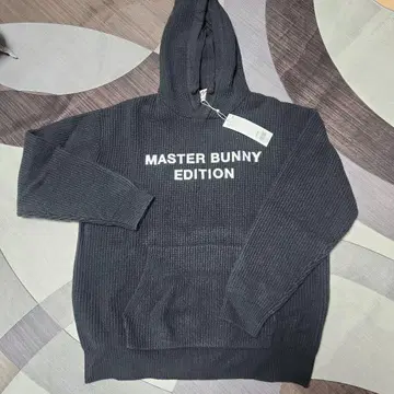 MASTER BUNNY EDITION 후드 부착 스웨터