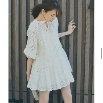 COCODEAL 코튼 아이렛 자수 티어드 미니 원피스 블랙
