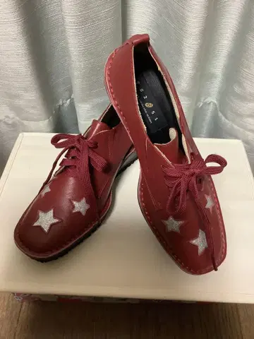 [ 새상품 ] 빨간색 가죽 별 자수 웨지솔 신발 24cm
