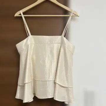 YECCA VECCA 아이보리 프릴 뷔스티에 조절 가능 스트랩