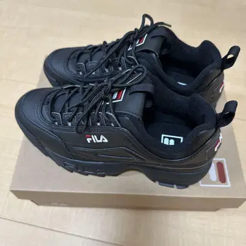 FILA 블랙 스니커즈