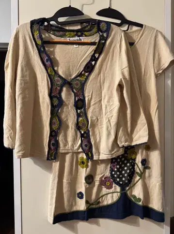 호코모모라 꽃무늬 자수 가디건과 원피스 세트 40