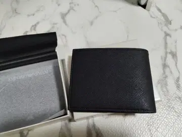 EMPORIO ARMANI 블랙 가죽 이단 접이식 지갑
