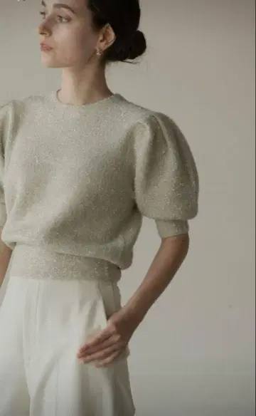 OHGA SHINY 퍼프 슬리브 라메 니트