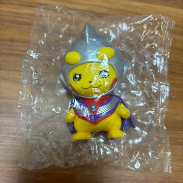 피카츄 울트라맨 콜라보 피규어 한정품