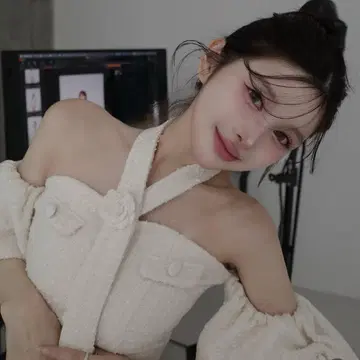Darich 홀터넥 오프숄더 트위드 상의 화이트