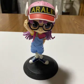 Dr. 슬럼프 아라레짱 피규어
