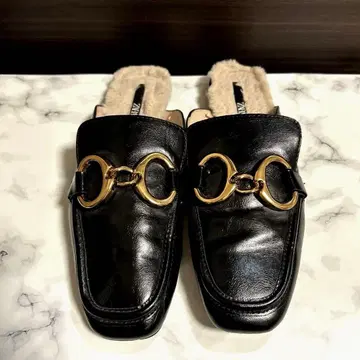 ZARA 블랙 가죽 골드 금장 장식 복슬복슬한 퍼 인솔 39