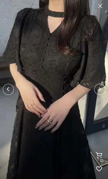 JUNOAH 시어 자카드 레이스업 초커 원피스 블랙