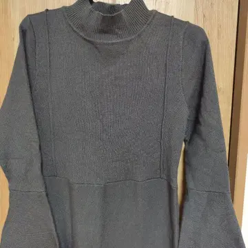 가을 겨울 다크 그레이 플레어 슬리브 니트 원피스