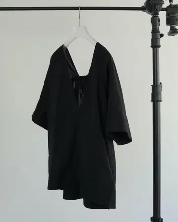 anuke Vneck Gather Blouse 블랙 안누크