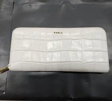 FURLA 악어 무늬 장지갑 화이트 계열