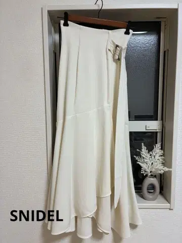 새상품급 SNIDEL 화이트 머메이드 랩 스커트
