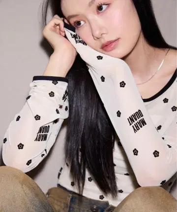 [ 새상품급 ] 마리콴트 플로키 프린트 로고 시어 리본 포함 상의