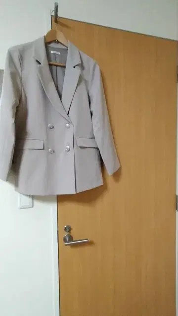 베이지 더블 브레스트 테일러드 자켓