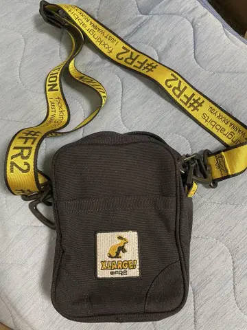 FR2 XLARGE 숄더백