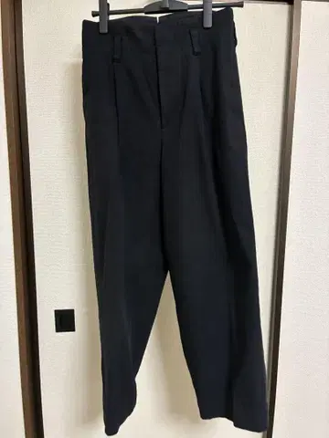 마가렛호웰 블랙 슬랙스 백 포켓 부착