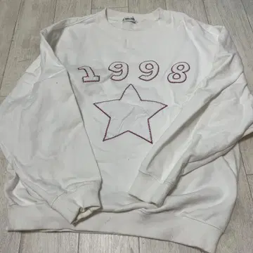 Tina Jojun1998 자수 화이트 맨투맨