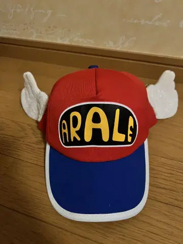 ARAL의 날개 달린 모자