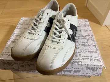 뫼버스 화이트 스니커즈