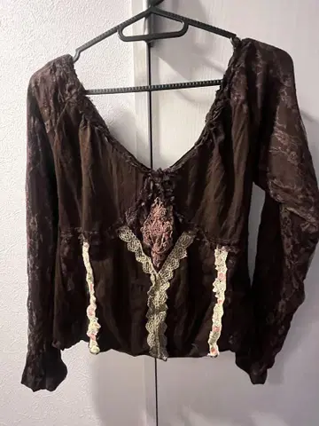 브라운 레이스 장식 긴팔 상의