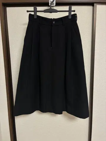마가렛호웰 블랙 플레어 스커트