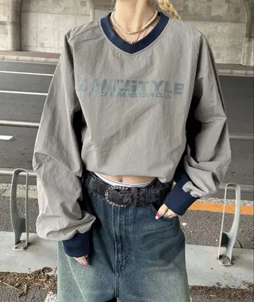 배색 나일론 V넥 풀오버