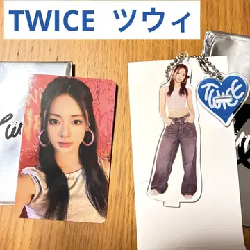 TWICE 쯔위 트레이딩 카드 & 아크릴 스탠드