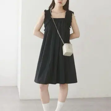 [ umm. ] 어깨 프릴 미니 원피스