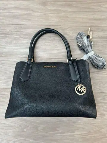 MICHAEL KORS 블랙 핸드백 숄더 스트랩 포함