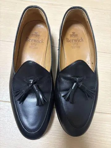 Berwick 1707 블랙 로퍼 39