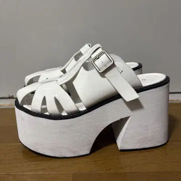 초 아츠조카 화이트 플랫폼 샌들