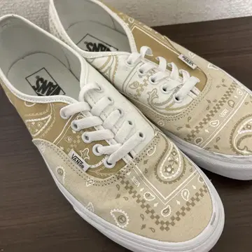 VANS 반다나 패턴 베이지 오센틱