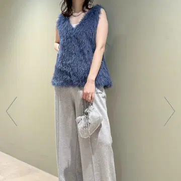 LILY BROWN 샤기 베스트