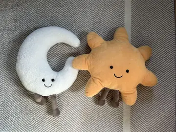 달과 태양의 봉제 인형 세트