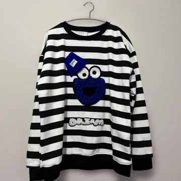 스트라이프 화이트 블랙 트레이닝복 맨투맨 캐릭터