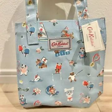 새상품 Cath Kidston 스카이블루 캐릭터 패턴 핸드백