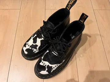 [ 선착순 ] 닥터마틴 소 패턴 로퍼 부츠