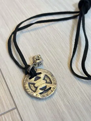 [세련된] 원형 실버 색상 디자인 목걸이