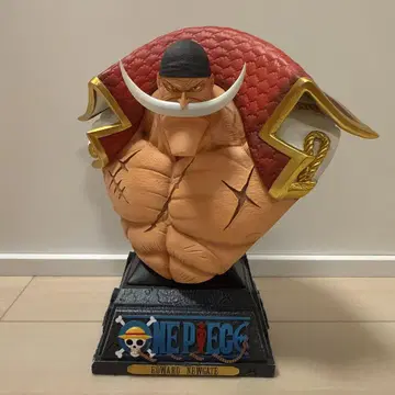 RYU studio 흰 수염 에드워드 뉴 게이트 흉상 동상