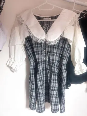 NOEMIE (노에미) 오픈 숄더 셋업 세일러 블랙